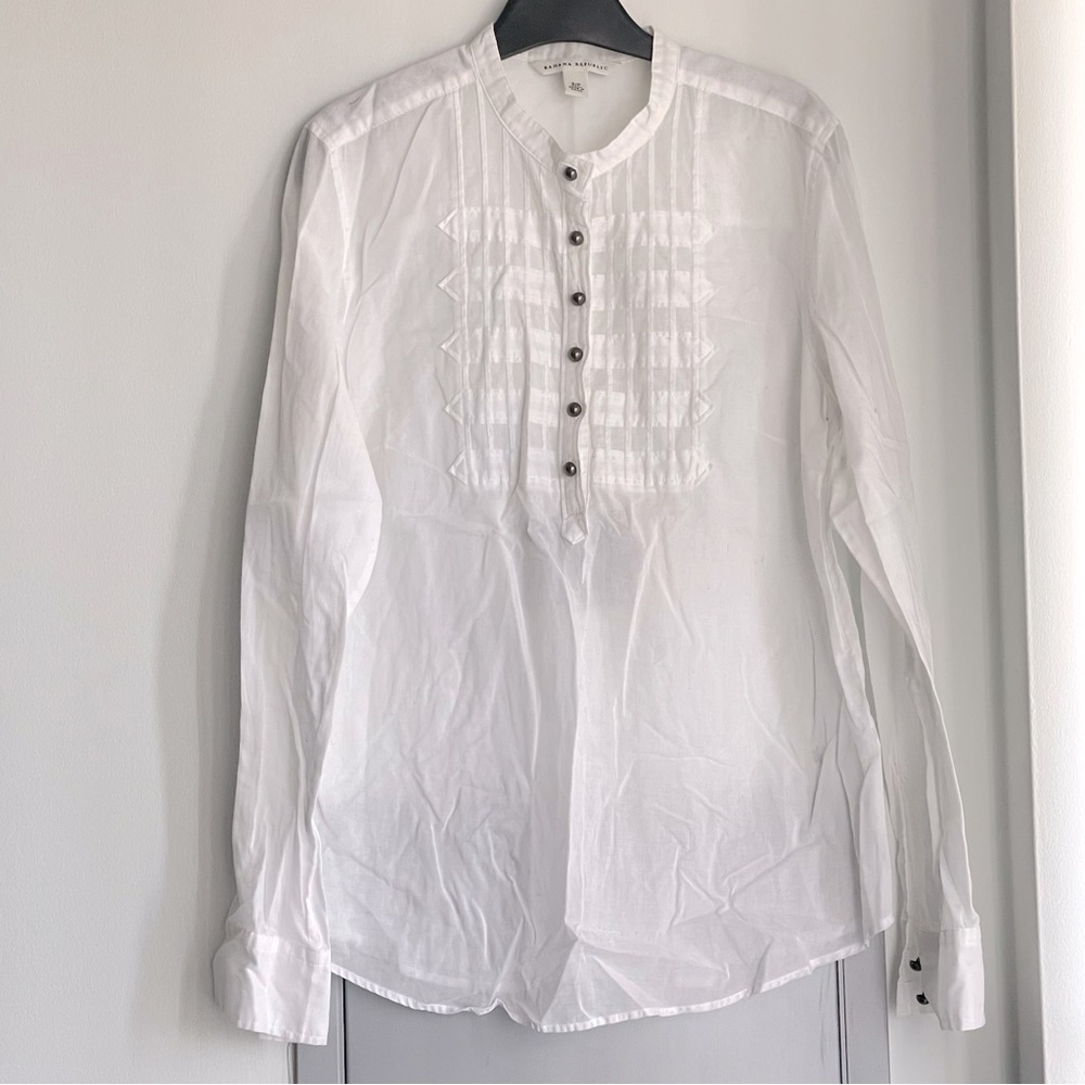 BANANA REPUBLIC White Long Sleeve Shirt w/ Military Look & Gun Metal Buttons